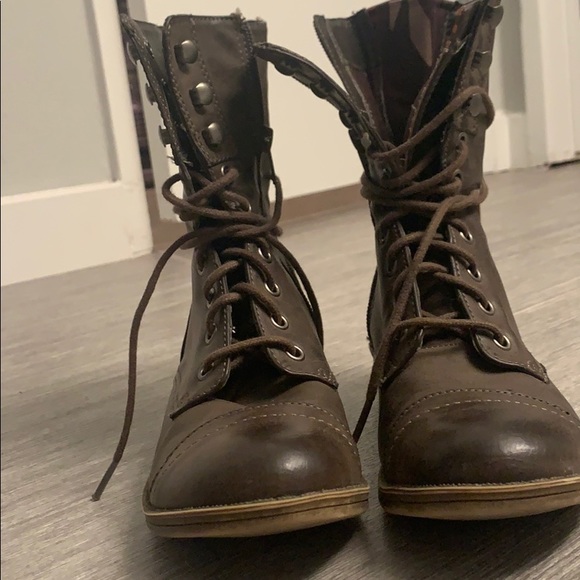 Women Boots Size 6 - Picture 1 of 7
